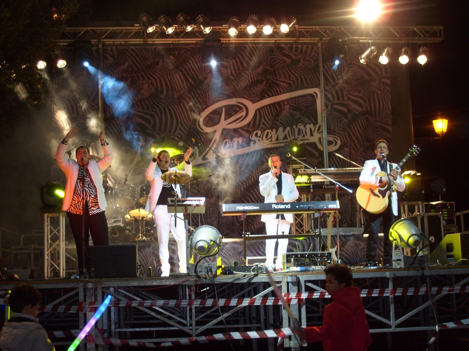 Scenografia zebrata – Amici Per Sempre live Viterbo